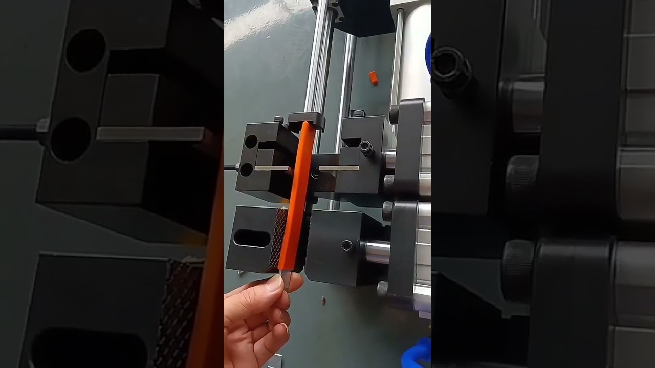Efficient Pneumatic Multi-Core Wire Stripping Machine with Smooth Blade for Quick & Safe Stripping