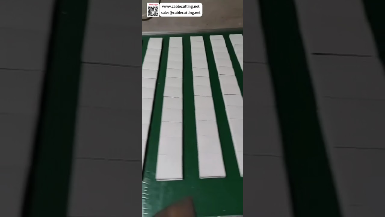 Automatyzacja procesu ustawiania rolek w narzędziach do cięcia wzdłużnego i poprzecznego z podajnikiem taśmowym
