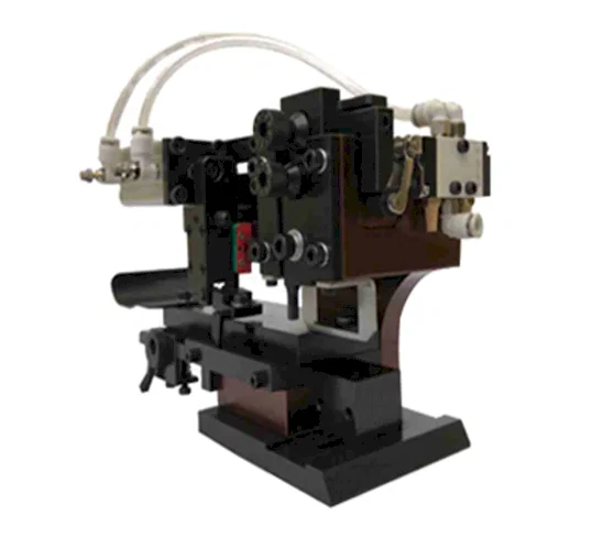 Pneumatyczny Transverse Die for Wide Terminals - Narzędzia do zagniatania terminali